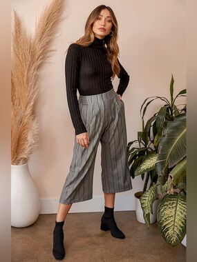 Lulu's  Ready for Everything Grey Striped Culotte Pants size S